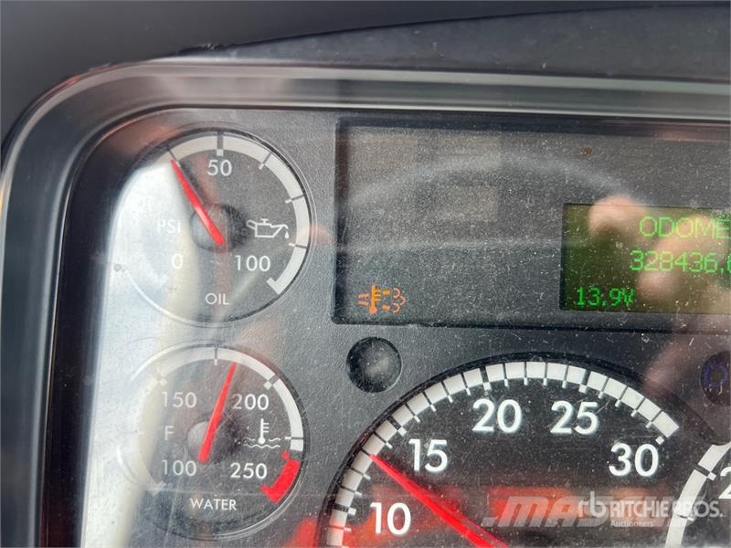 Freightliner M2 106 4x2 Van Truck شاحنات ذات هيكل صندوقي