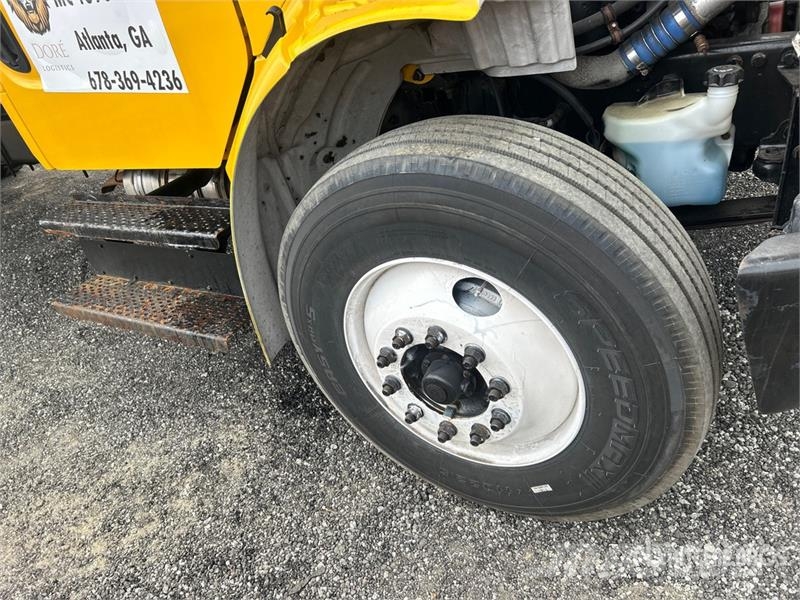 Freightliner M2 106 4x2 Van Truck شاحنات ذات هيكل صندوقي