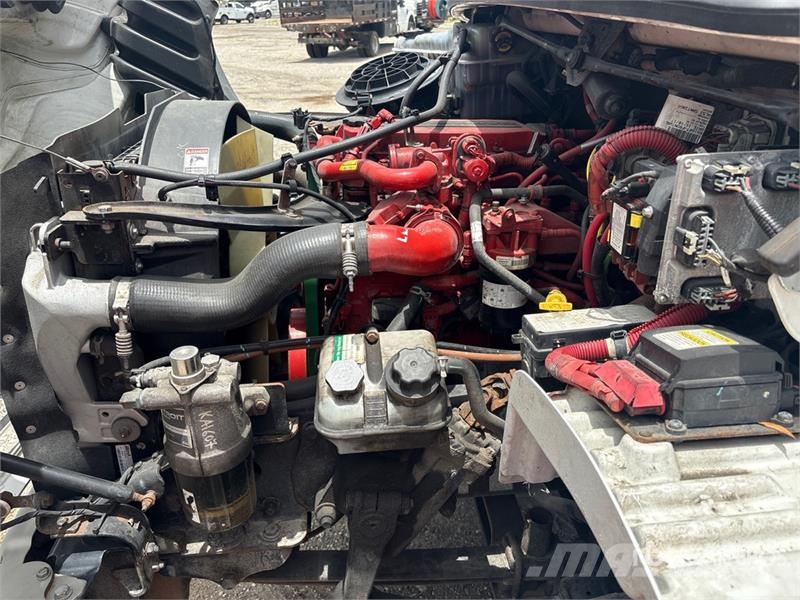 Freightliner M2 106 4x2 Van Truck Грузовики-Фургоны