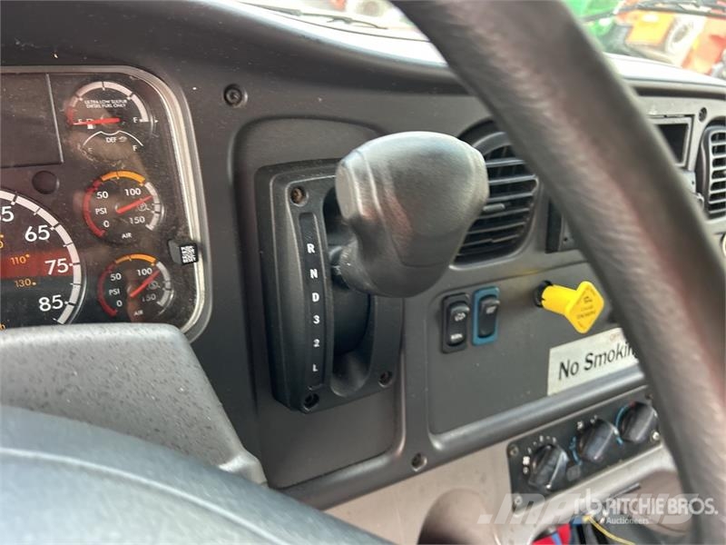 Freightliner M2 106 4x2 Van Truck Sanduk kamioni