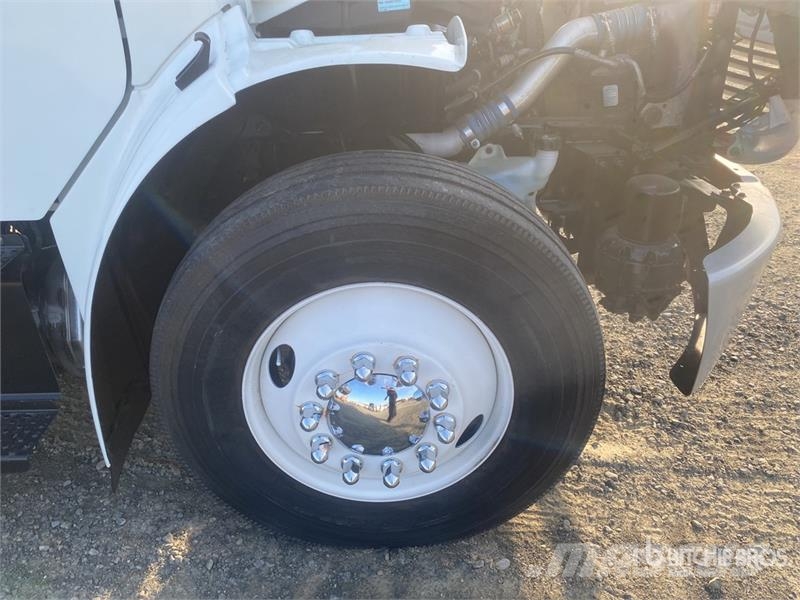 Freightliner M2 106 4x2 Service Truck Комбинированные дорожные машины