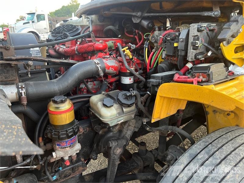 Freightliner M2 106 4x2 Van Truck شاحنات ذات هيكل صندوقي