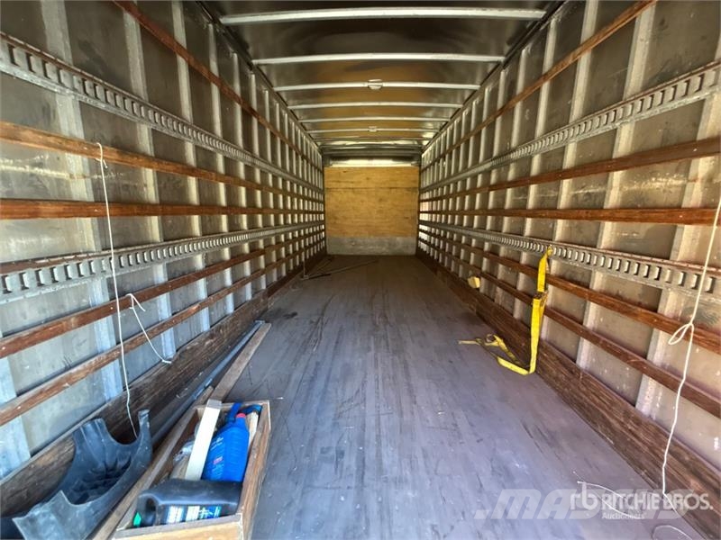 Freightliner M2 106 4x2 Van Truck Camiones con caja de remolque