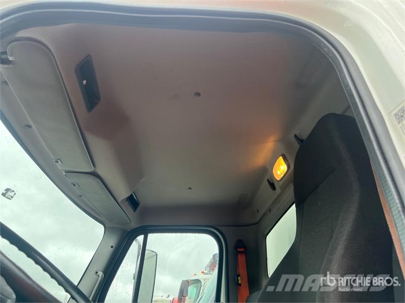Freightliner M2 106 4x2 Van Truck Box body trucks