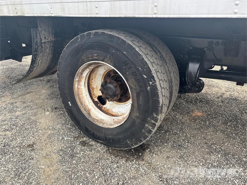 Freightliner M2 106 4x2 Van Truck شاحنات ذات هيكل صندوقي