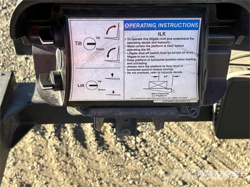Freightliner M2 106 4x2 Moving Van Truck Furgons