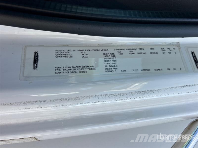 Freightliner M2 106 4x2 Van Truck Camiones con caja de remolque