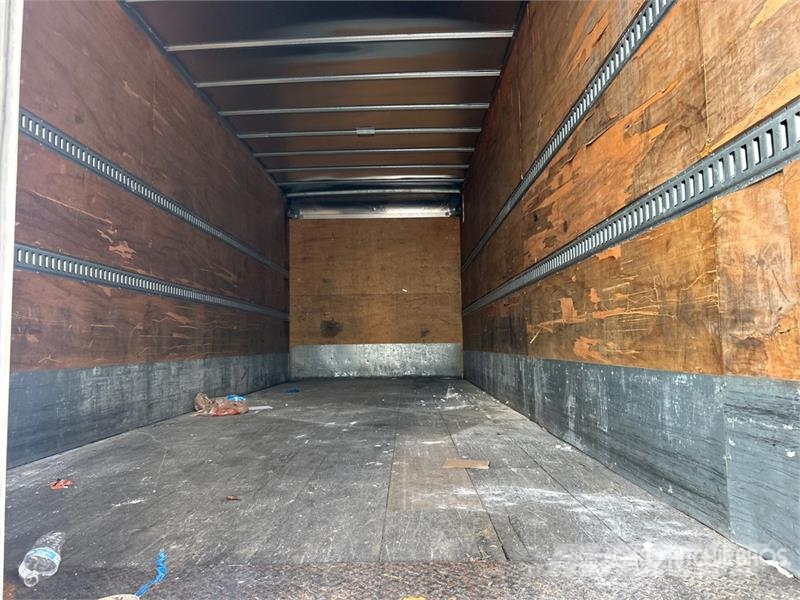 Freightliner M2 106 4x2 Sleeper Van Truck (Inoperable) Caminhões baú