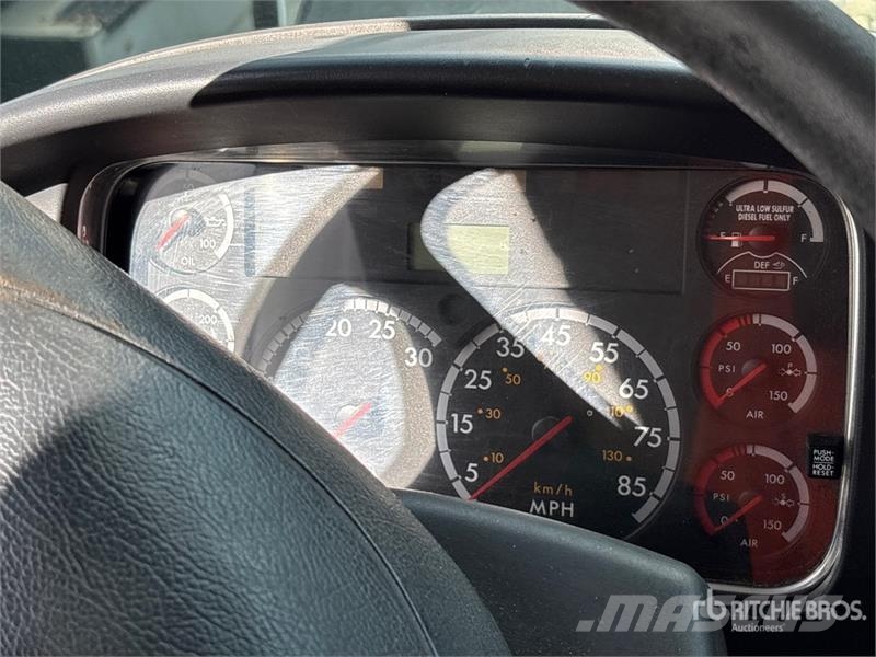 Freightliner M2 106 4x2 Van Truck (Inoperable) 貨箱式卡車
