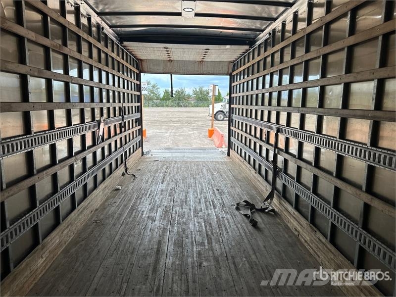 Freightliner M2 106 4x2 Van Truck شاحنات ذات هيكل صندوقي
