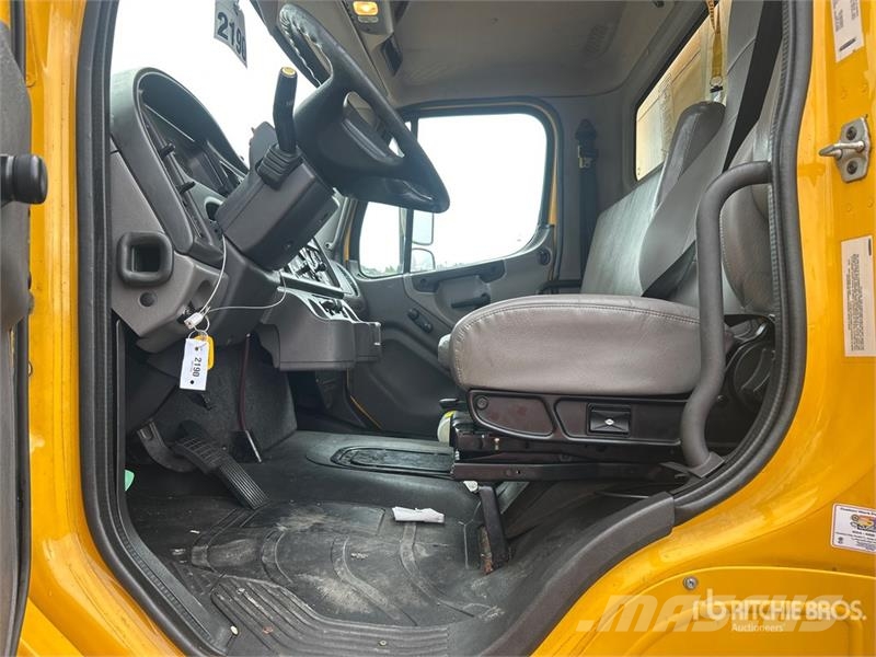 Freightliner M2 106 4x2 Van Truck شاحنات ذات هيكل صندوقي