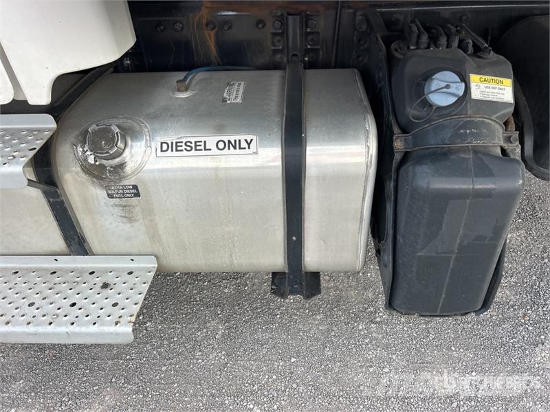 Freightliner M2 106 4x2 Van Truck Sanduk kamioni