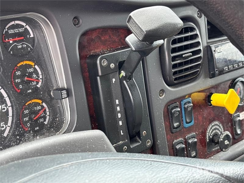 Freightliner M2 106 4x2 Van Truck Sunkvežimiai su dengtu kėbulu