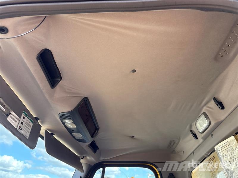 Freightliner M2 106 4x2 Van Truck ボックスボディー、ウイング、箱車