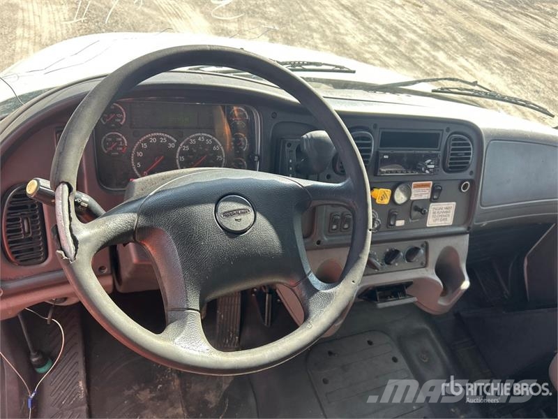 Freightliner M2 106 4x2 Van Truck Samochody ciężarowe ze skrzynią zamkniętą