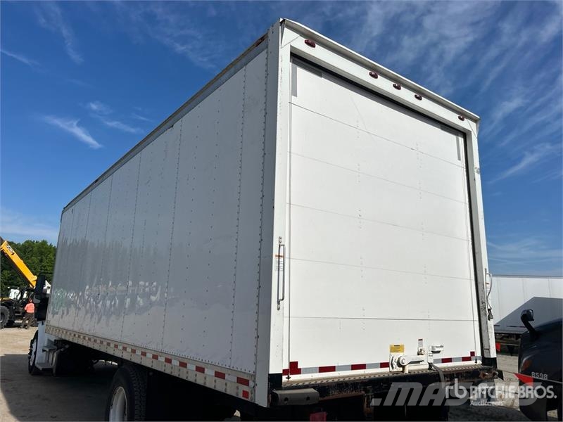 Freightliner M2 106 4x2 Van Truck Camiones con caja de remolque