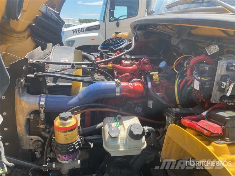 Freightliner M2 106 4x2 Van Truck Sunkvežimiai su dengtu kėbulu