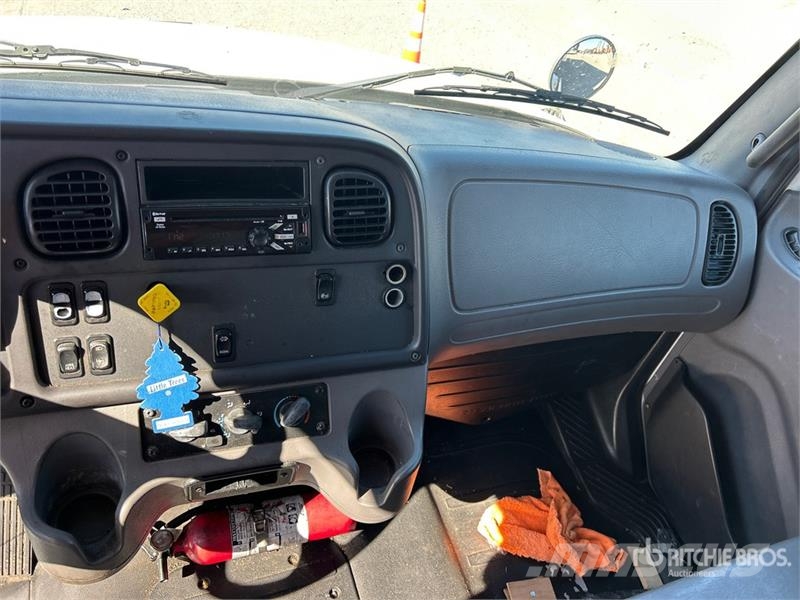 Freightliner M2 106 4x2 Moving Van Truck Fast kasse