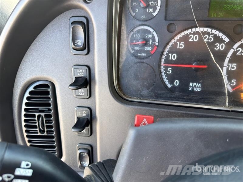 Freightliner M2 106 4x2 Van Truck Sanduk kamioni