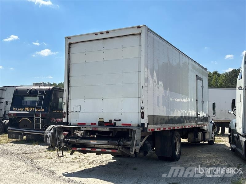 Freightliner M2 106 4x2 Van Truck Dobozos teherautók