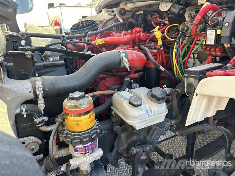 Freightliner M2 106 4x2 Van Truck Фургони