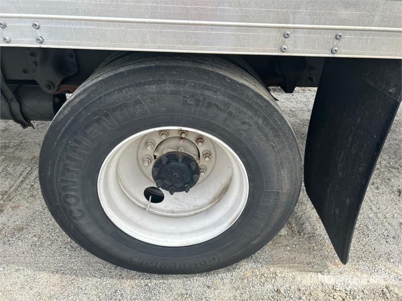 Freightliner M2 106 4x2 Van Truck Фургони
