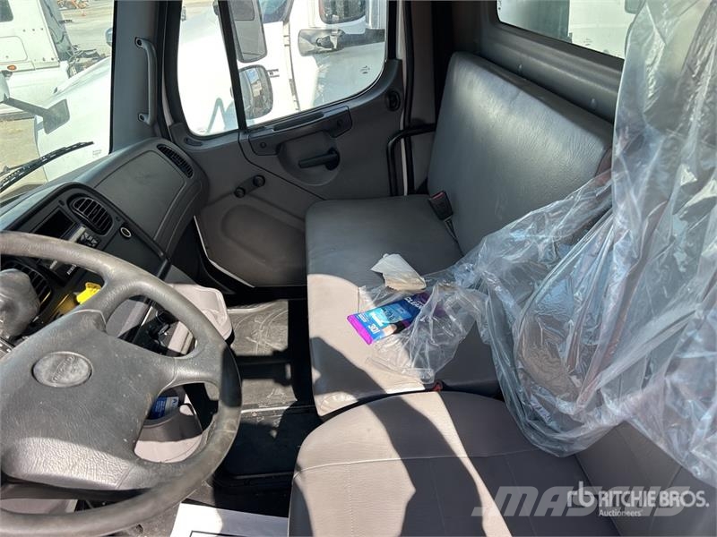 Freightliner M2 106 4x2 Van Truck (Inoperable) Fast kasse