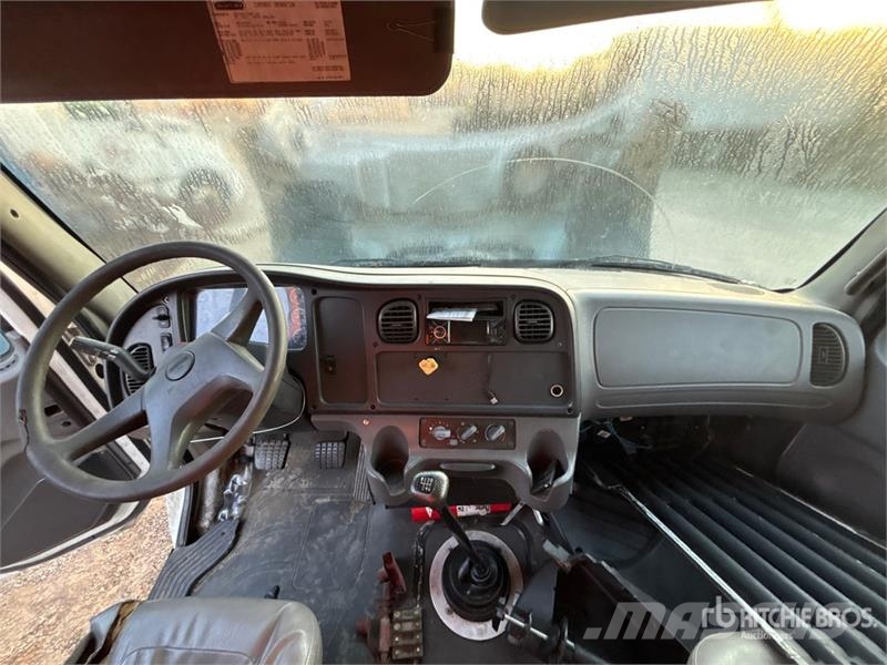 Freightliner M2 106 4x2 Van Truck (Inoperable) Kofferaufbau