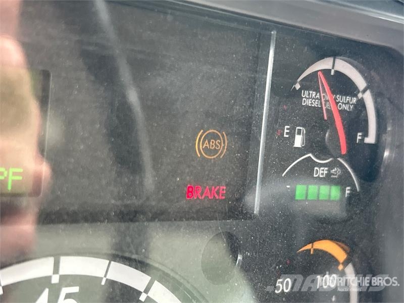 Freightliner M2 106 4x2 Van Truck Фургони