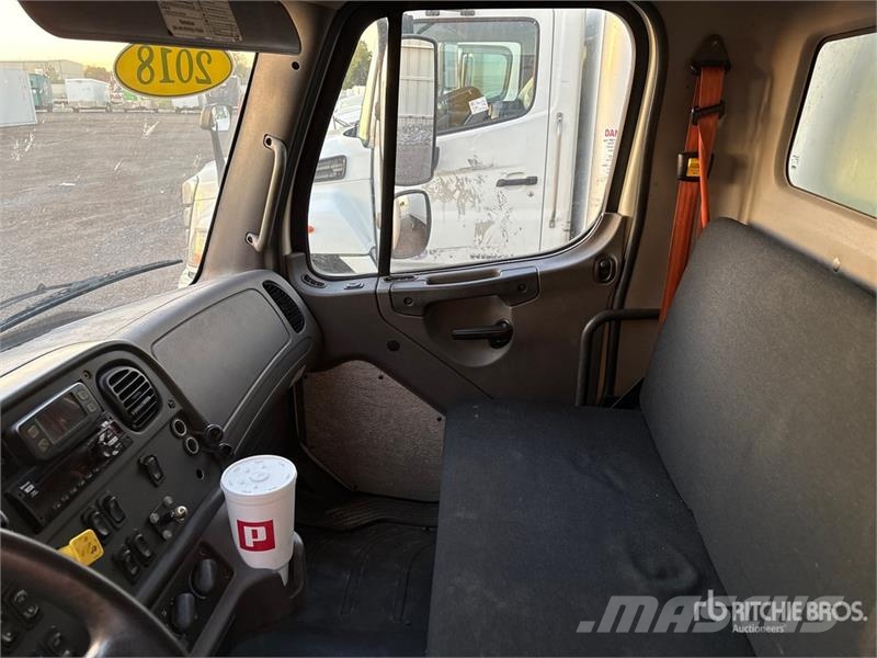 Freightliner M2 106 4x2 Van Truck Furgons
