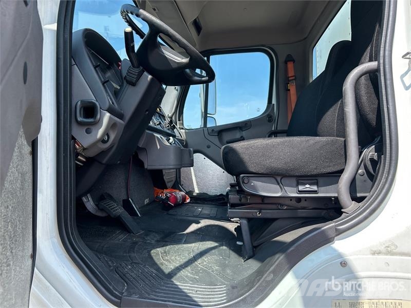 Freightliner M2 106 4x2 Van Truck Box trucks