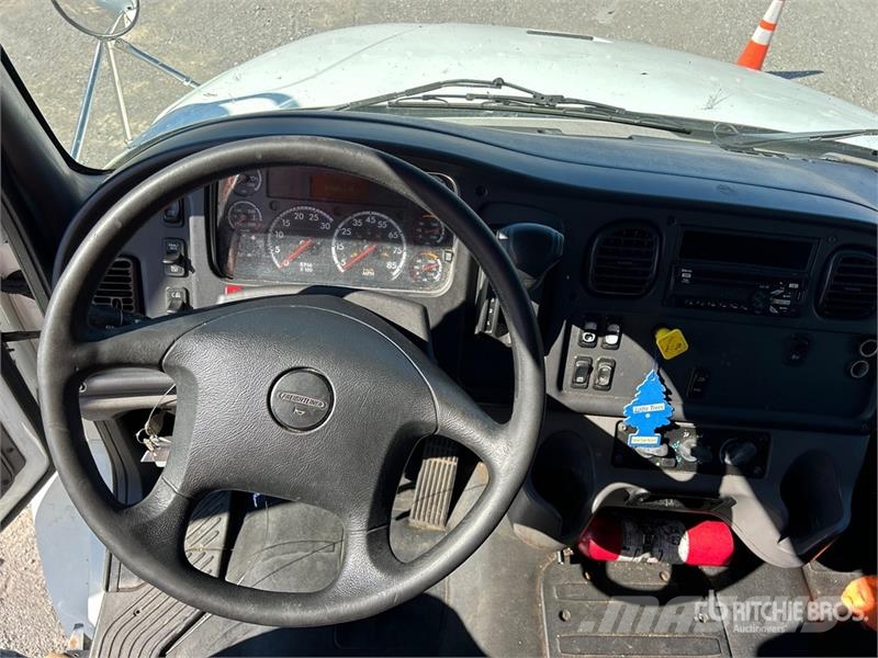 Freightliner M2 106 4x2 Moving Van Truck Fast kasse