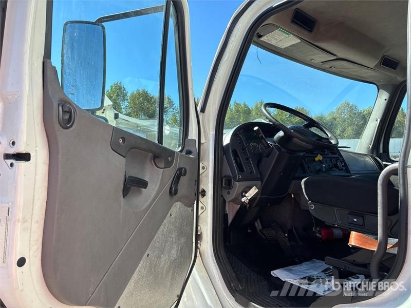 Freightliner M2 106 4x2 Van Truck Camion cassonati