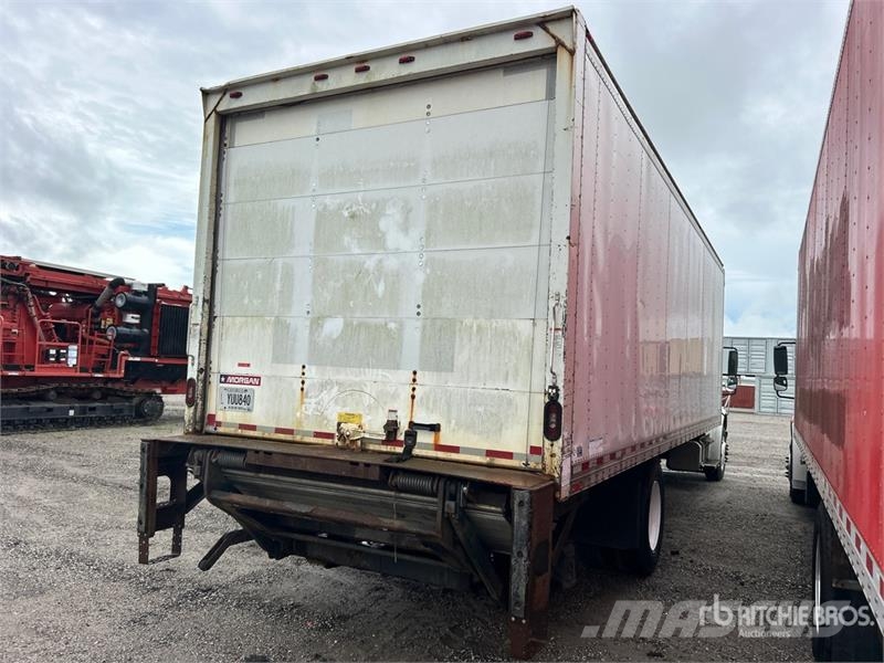 Freightliner M2 106 4x2 Van Truck شاحنات ذات هيكل صندوقي