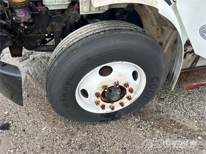 Freightliner M2 106 4x2 Van Truck شاحنات ذات هيكل صندوقي