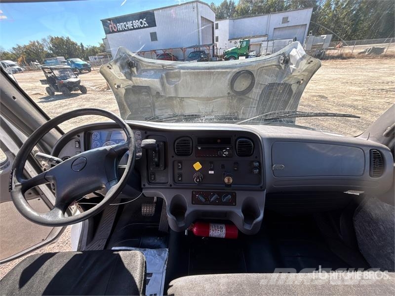 Freightliner M2 106 4x2 Van Truck Camion cassonati