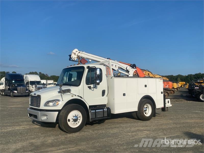 Freightliner M2 106 4x2 Service Truck Комбинированные дорожные машины