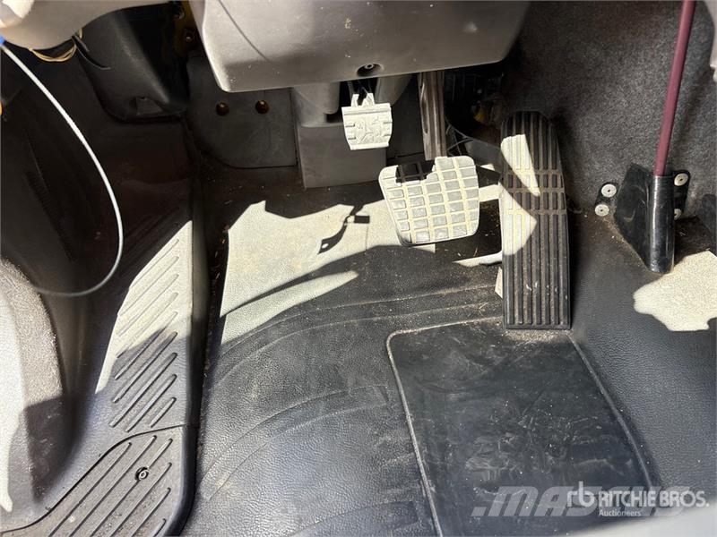 Freightliner M2 106 4x2 Van Truck ボックスボディー、ウイング、箱車