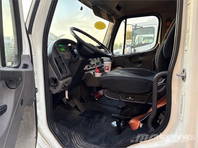 Freightliner M2 106 4x2 Van Truck Furgons