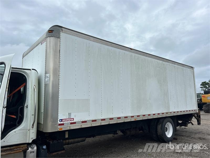 Freightliner M2 106 4x2 Van Truck شاحنات ذات هيكل صندوقي