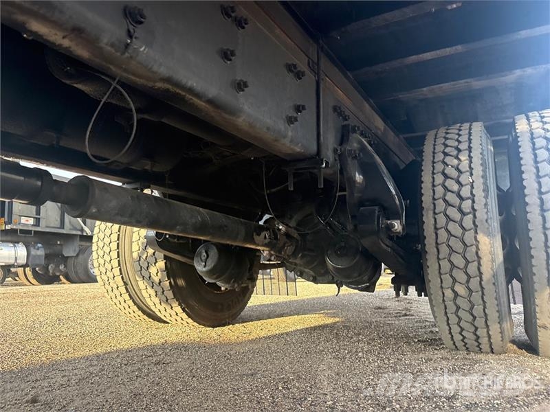 Freightliner M2 106 4x2 Van Truck ボックスボディー、ウイング、箱車