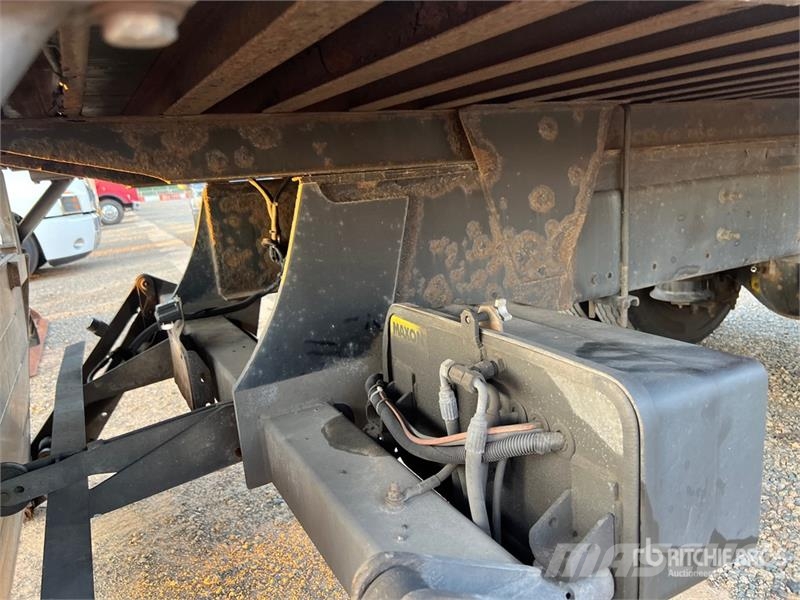Freightliner M2 106 4x2 Van Truck شاحنات ذات هيكل صندوقي