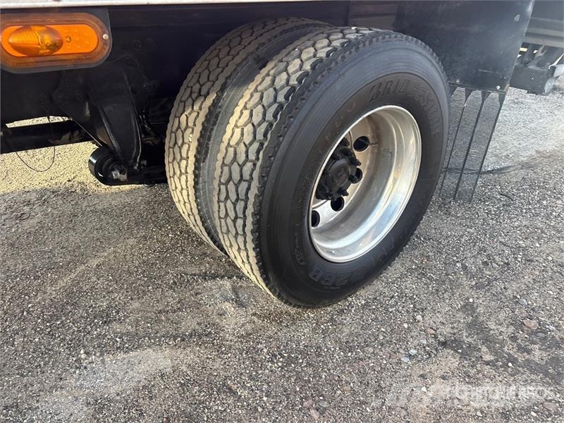 Freightliner M2 106 4x2 Van Truck ボックスボディー、ウイング、箱車