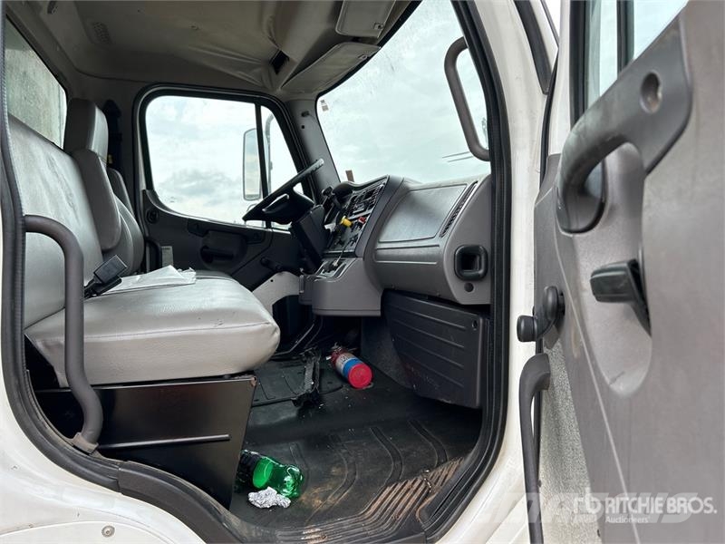 Freightliner M2 106 4x2 Van Truck Kastenaufbau