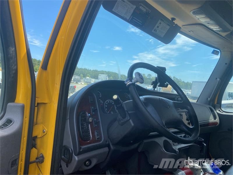 Freightliner M2 106 4x2 Van Truck Каросерии