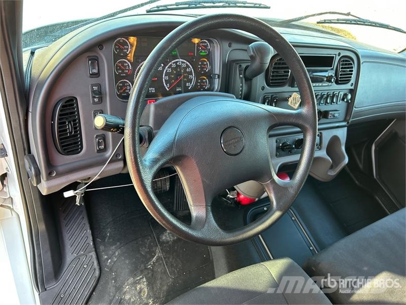 Freightliner M2 106 4x2 Moving Van Truck Furgons