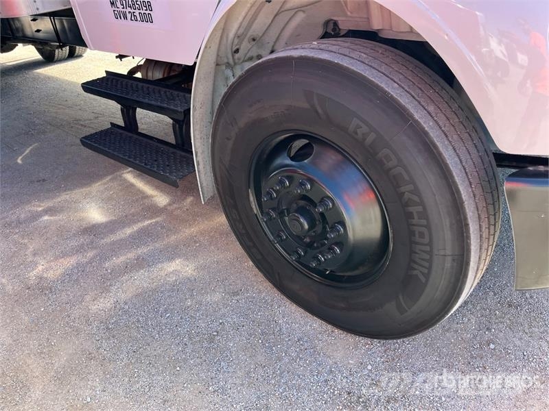 Freightliner M2 106 4x2 Van Truck Furgons