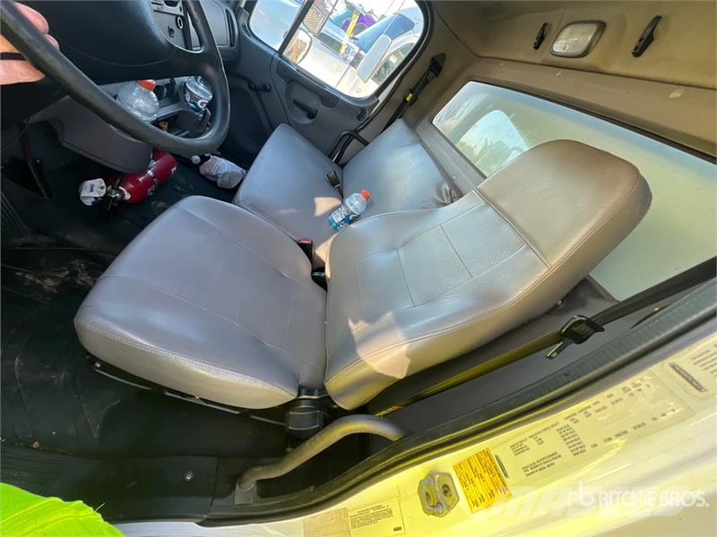 Freightliner M2 106 4x2 Van Truck Box trucks