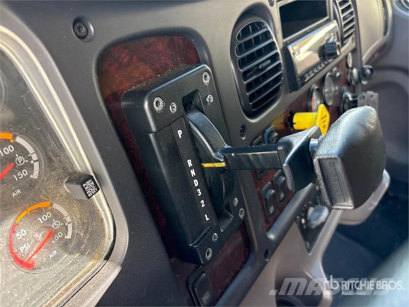 Freightliner M2 106 4x2 Van Truck ボックスボディー、ウイング、箱車