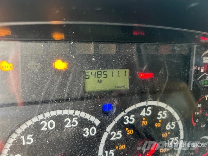 Freightliner M2 106 4x2 Van Truck شاحنات ذات هيكل صندوقي
